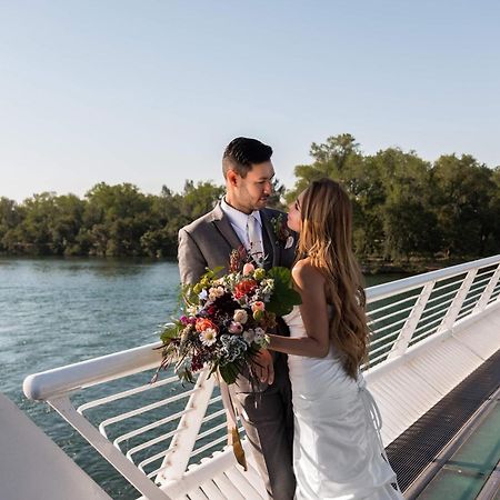 Sheraton Redding Hotel At The Sundial Bridge Экстерьер фото