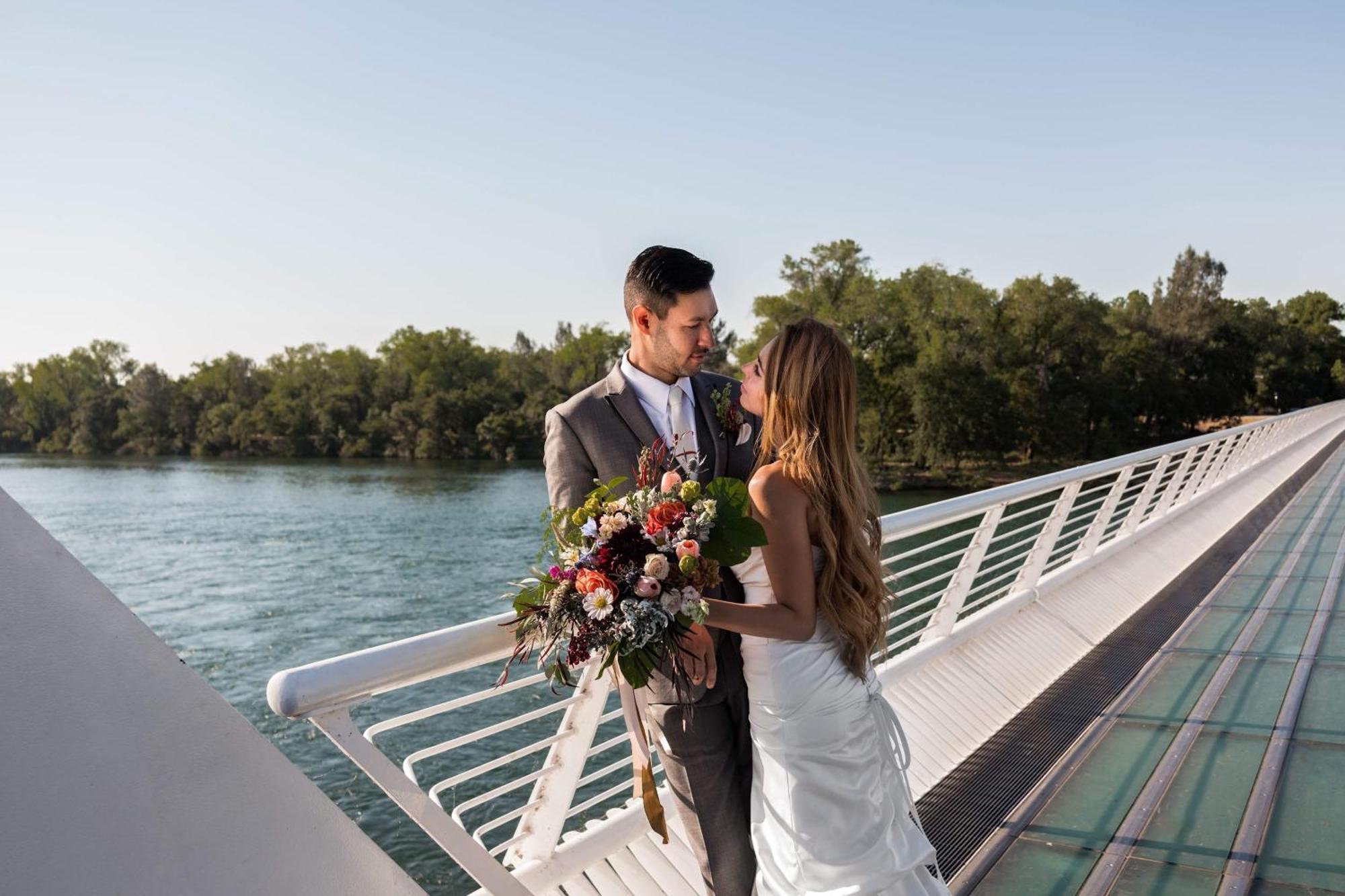 Sheraton Redding Hotel At The Sundial Bridge Экстерьер фото